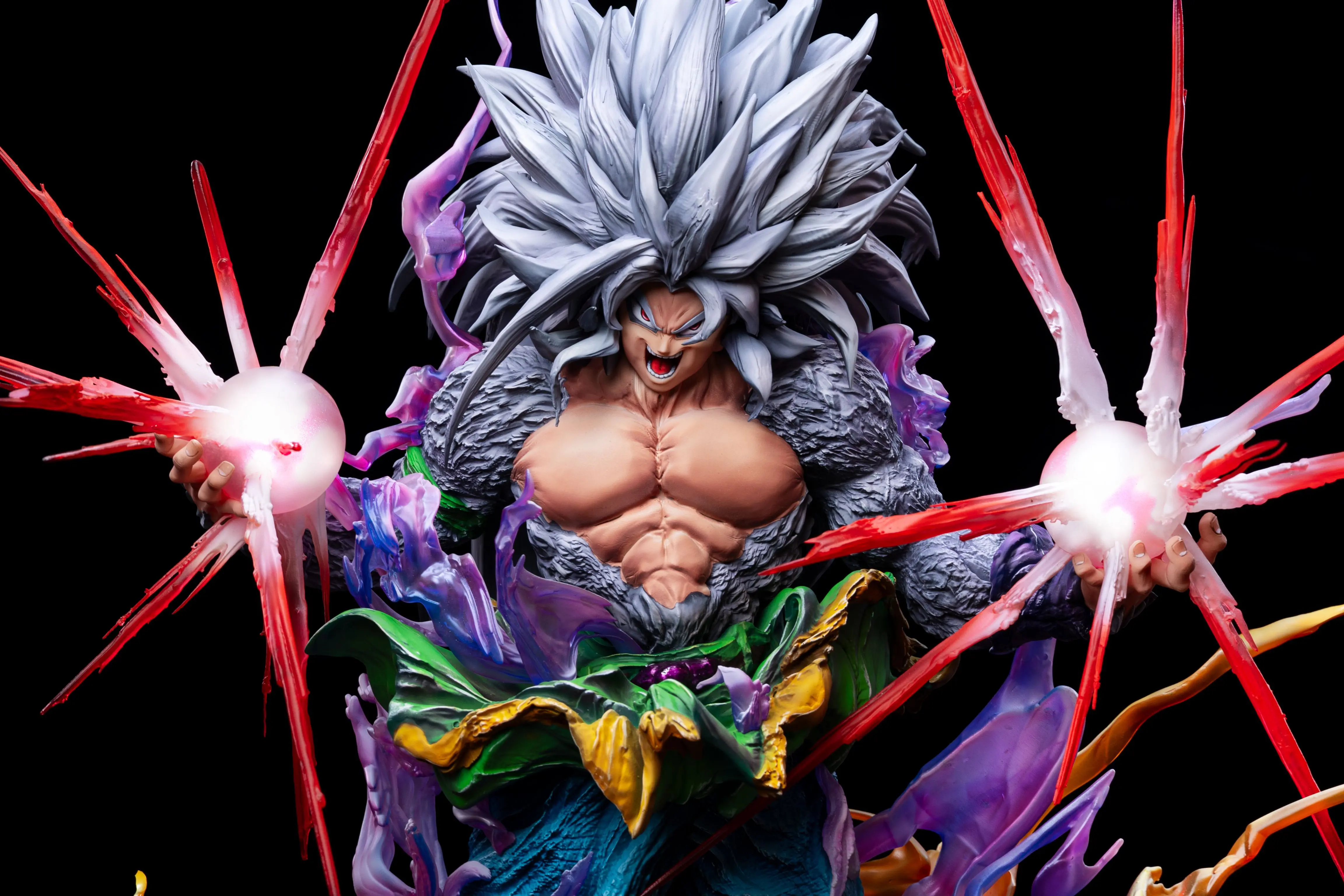 【Pre-sale】1/6 and 1/4 Scale SS4 and SS5 Goku with LED-Iron Curtain Studio