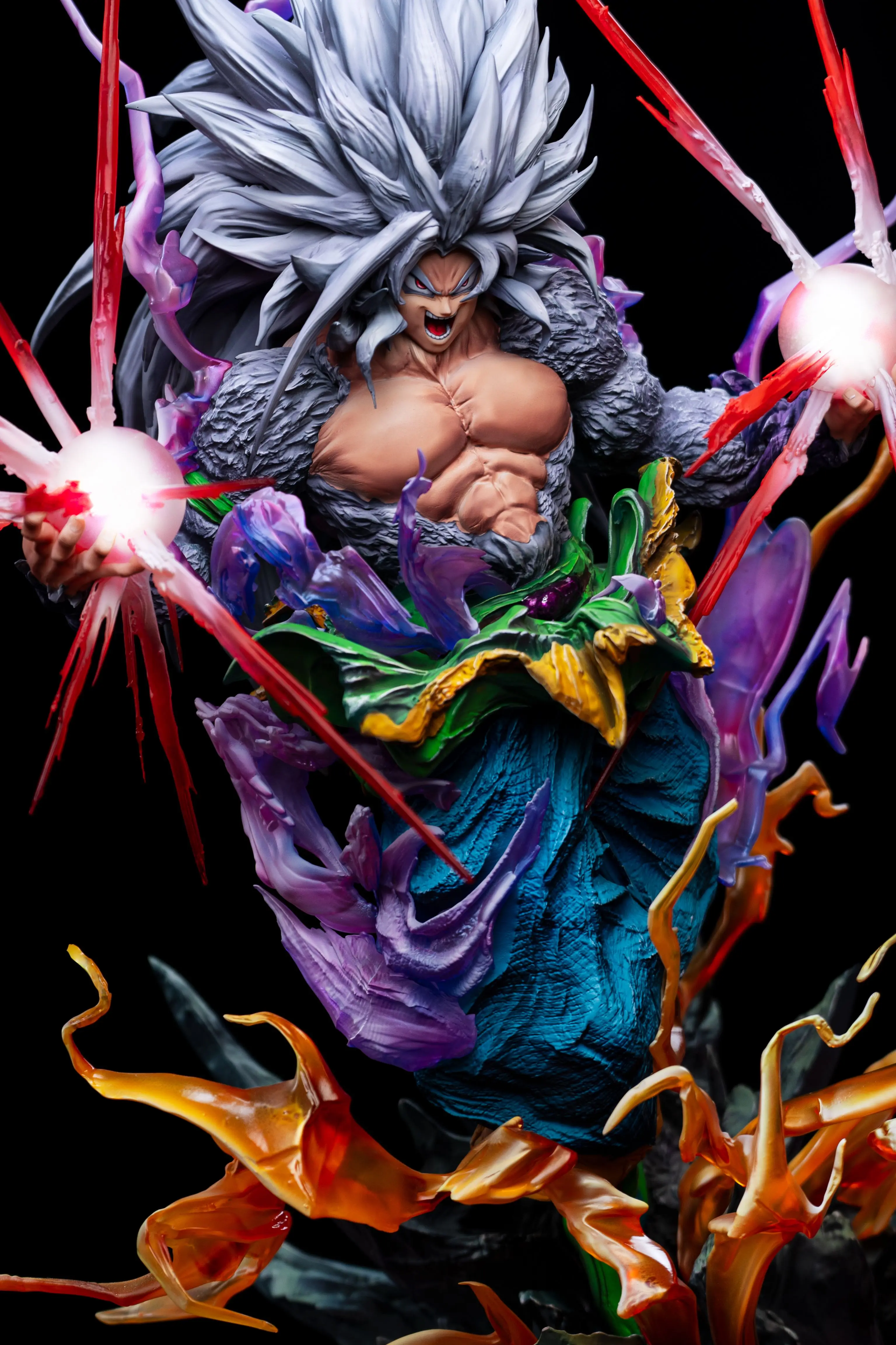 【Pre-sale】1/6 and 1/4 Scale SS4 and SS5 Goku with LED-Iron Curtain Studio