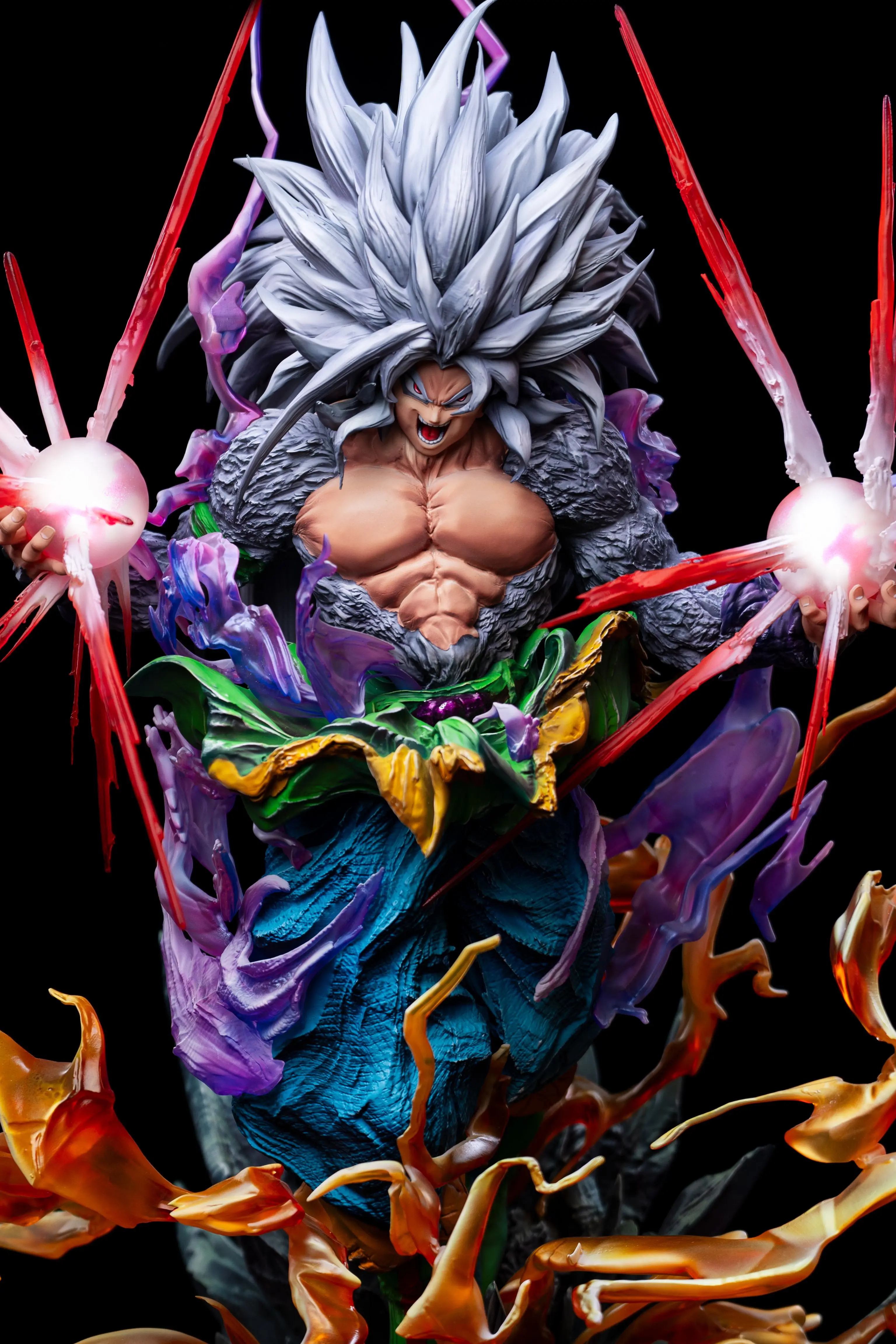 【Pre-sale】1/6 and 1/4 Scale SS4 and SS5 Goku with LED-Iron Curtain Studio