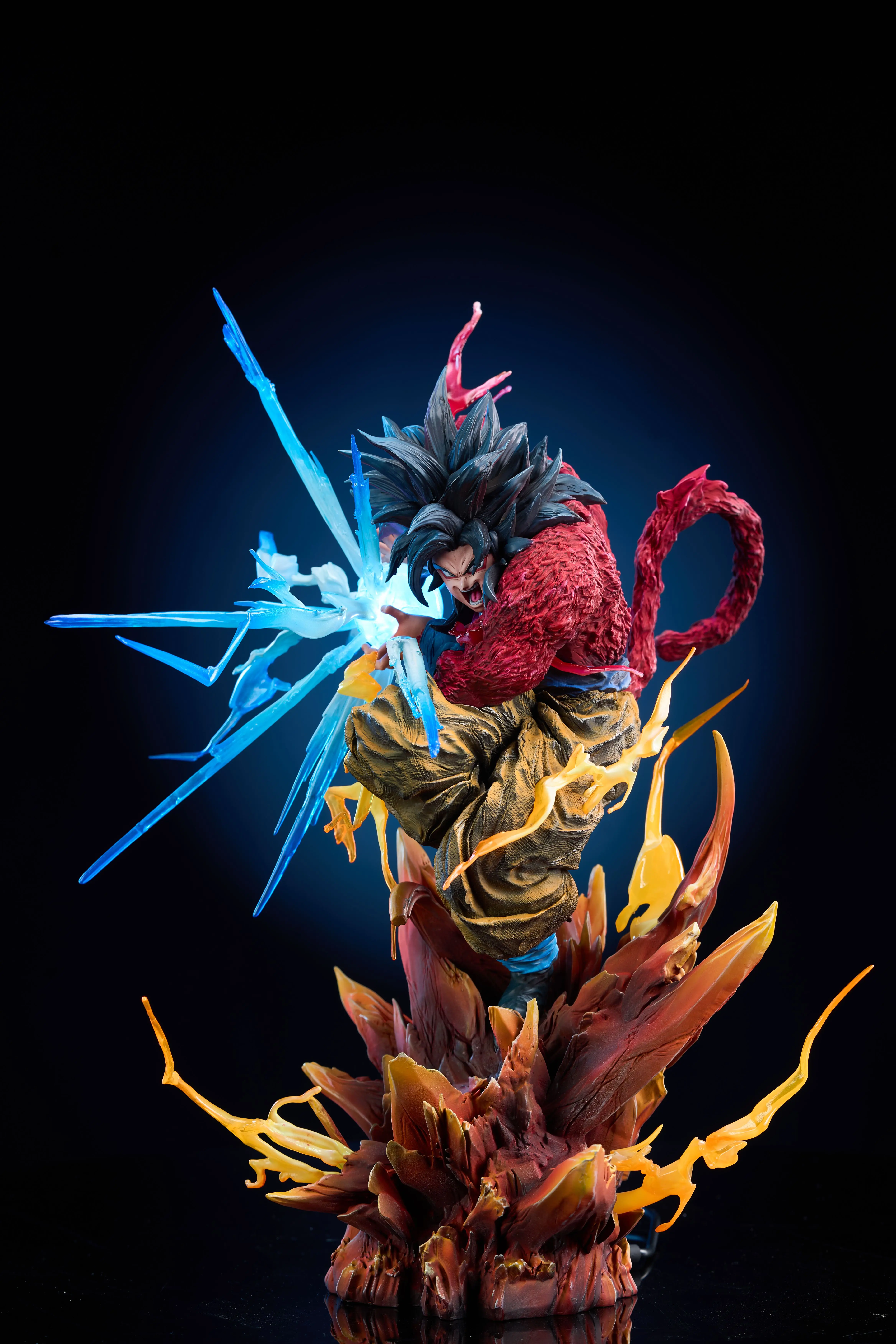 【Pre-sale】1/6 and 1/4 Scale SS4 and SS5 Goku with LED-Iron Curtain Studio