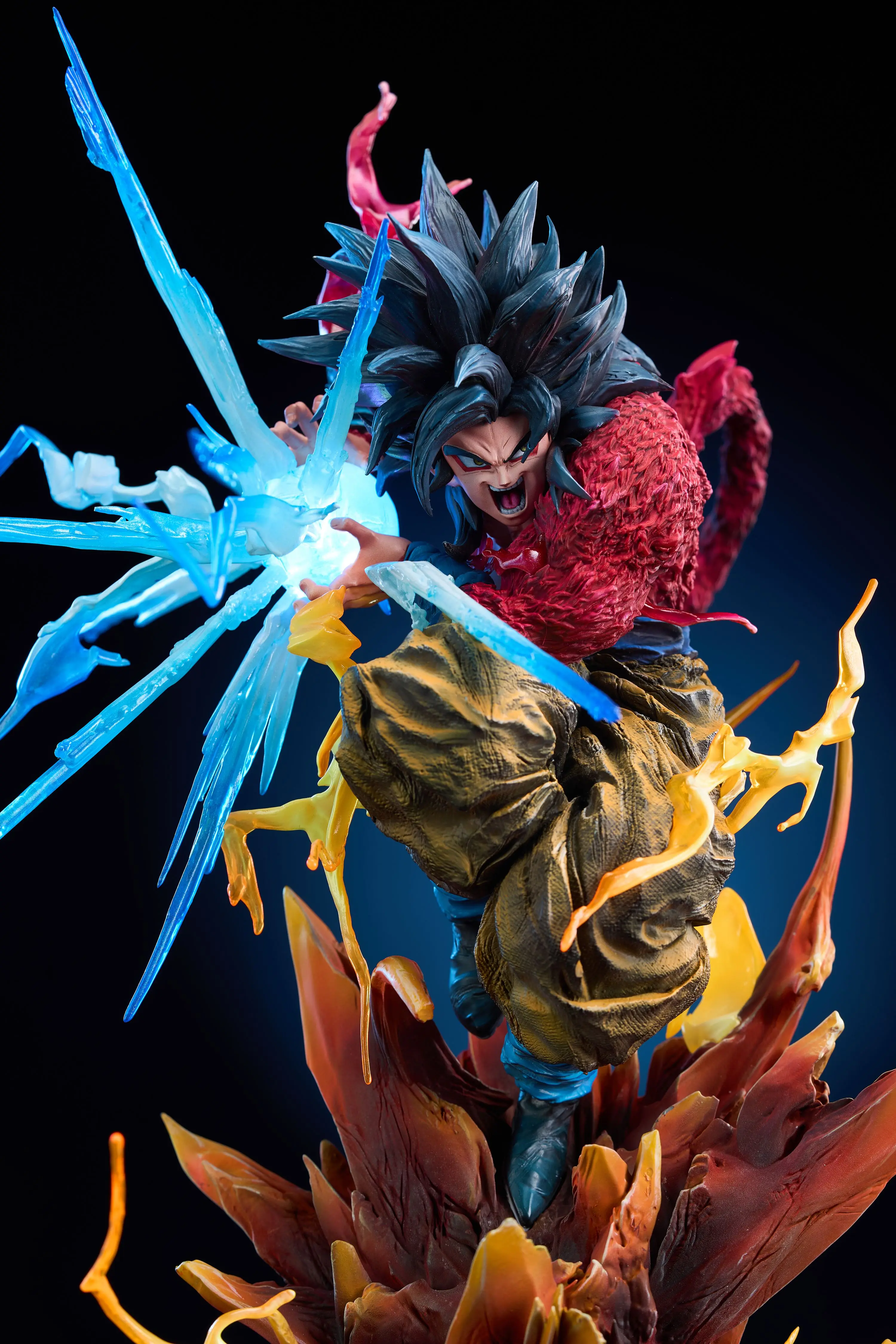 【Pre-sale】1/6 and 1/4 Scale SS4 and SS5 Goku with LED-Iron Curtain Studio