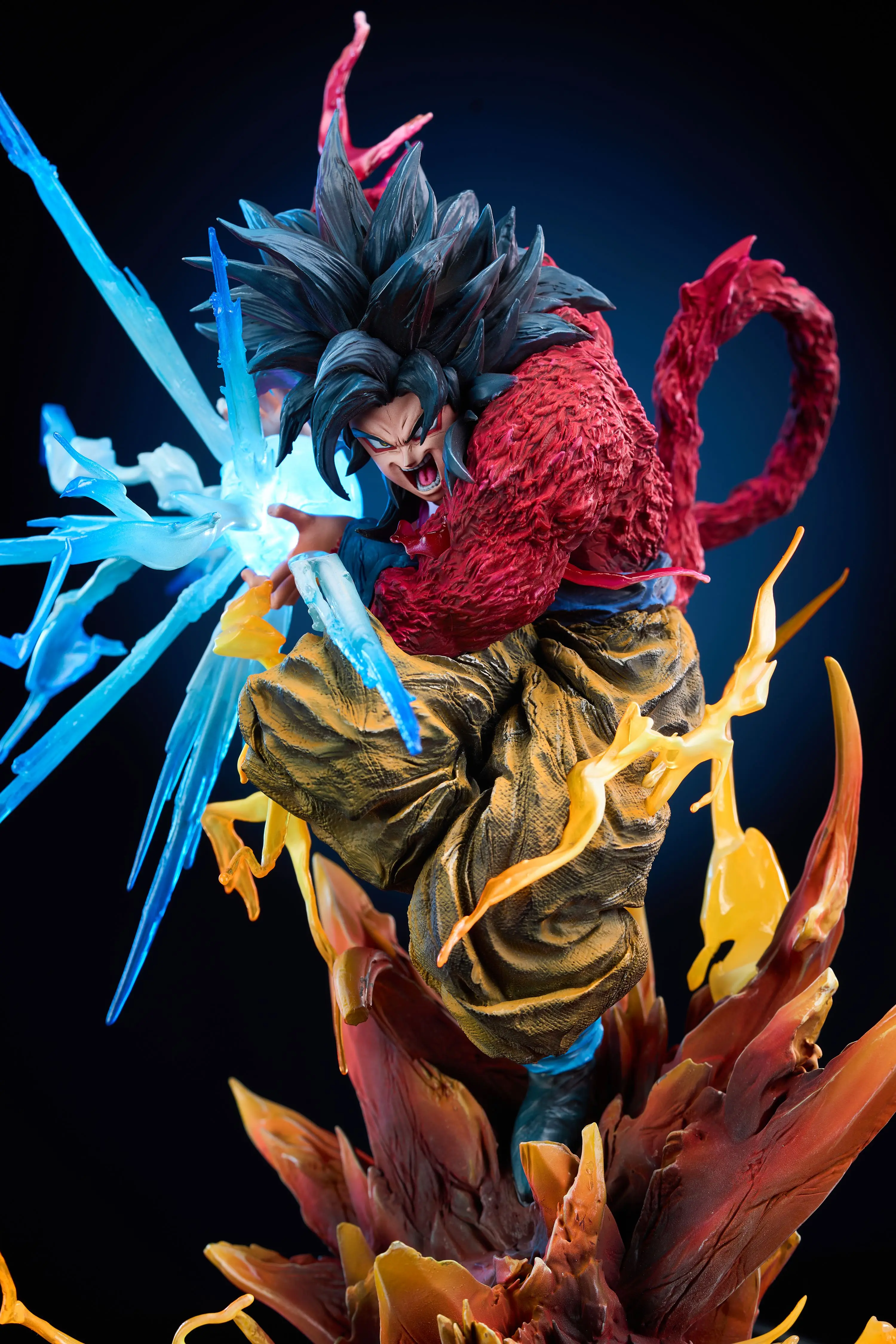 【Pre-sale】1/6 and 1/4 Scale SS4 and SS5 Goku with LED-Iron Curtain Studio