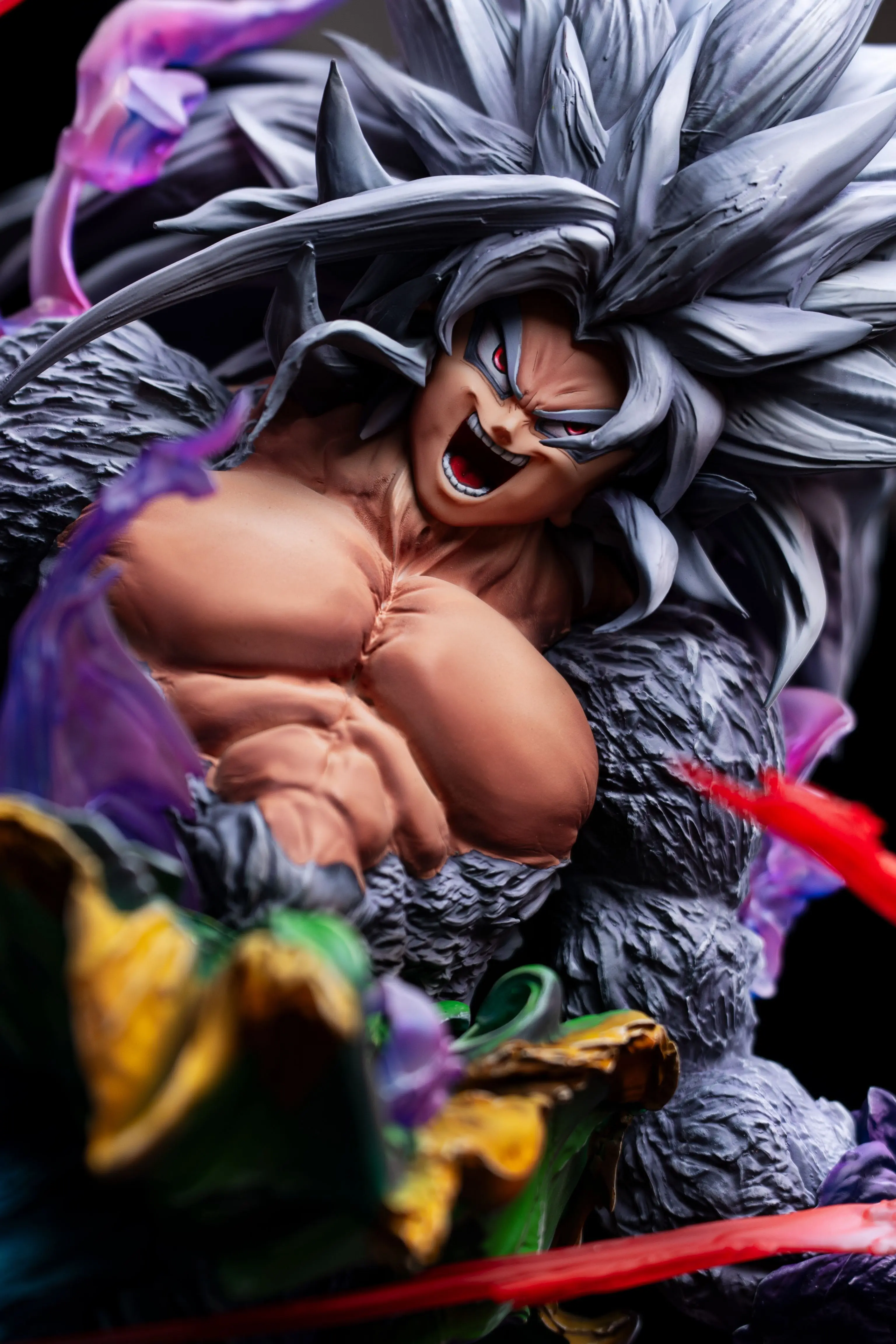 【Pre-sale】1/6 and 1/4 Scale SS4 and SS5 Goku with LED-Iron Curtain Studio