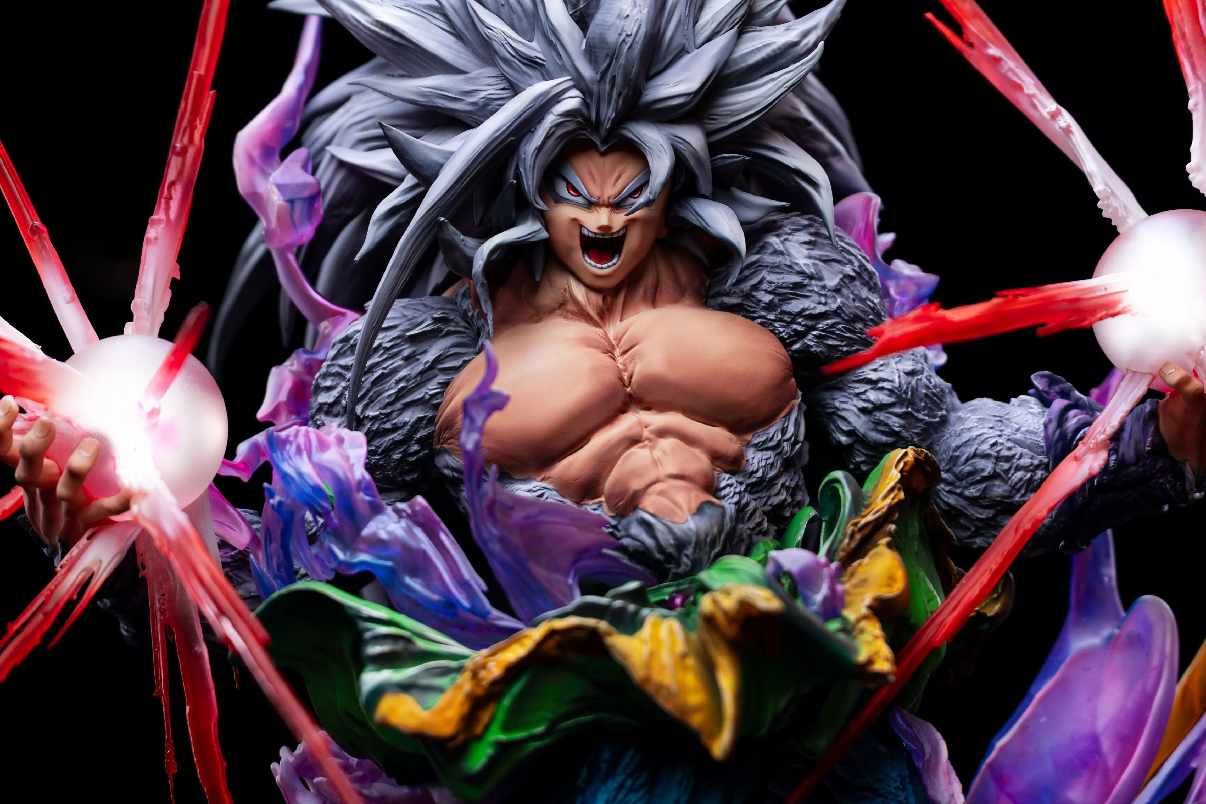 【Pre-sale】1/6 and 1/4 Scale SS4 and SS5 Goku with LED-Iron Curtain Studio