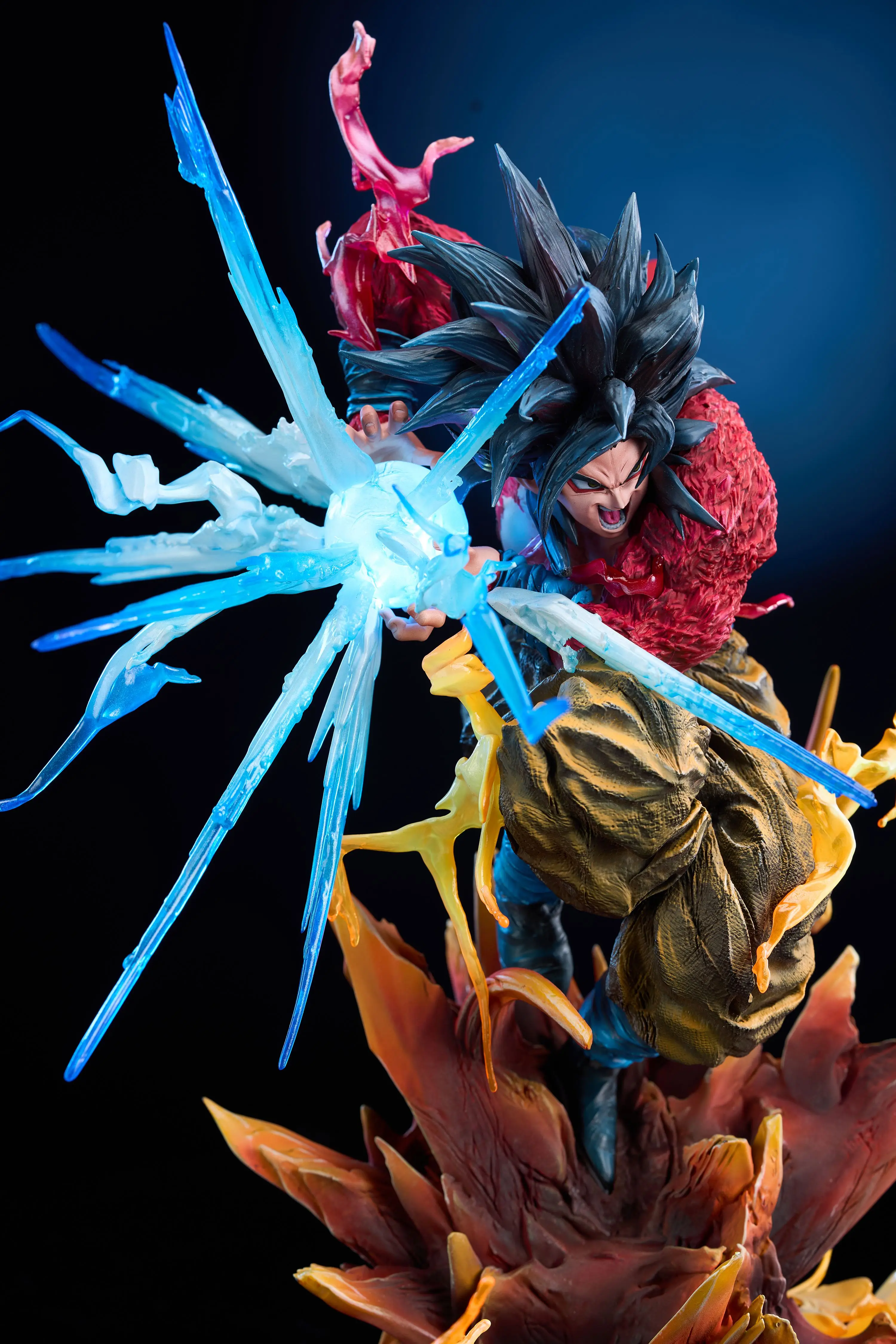 【Pre-sale】1/6 and 1/4 Scale SS4 and SS5 Goku with LED-Iron Curtain Studio