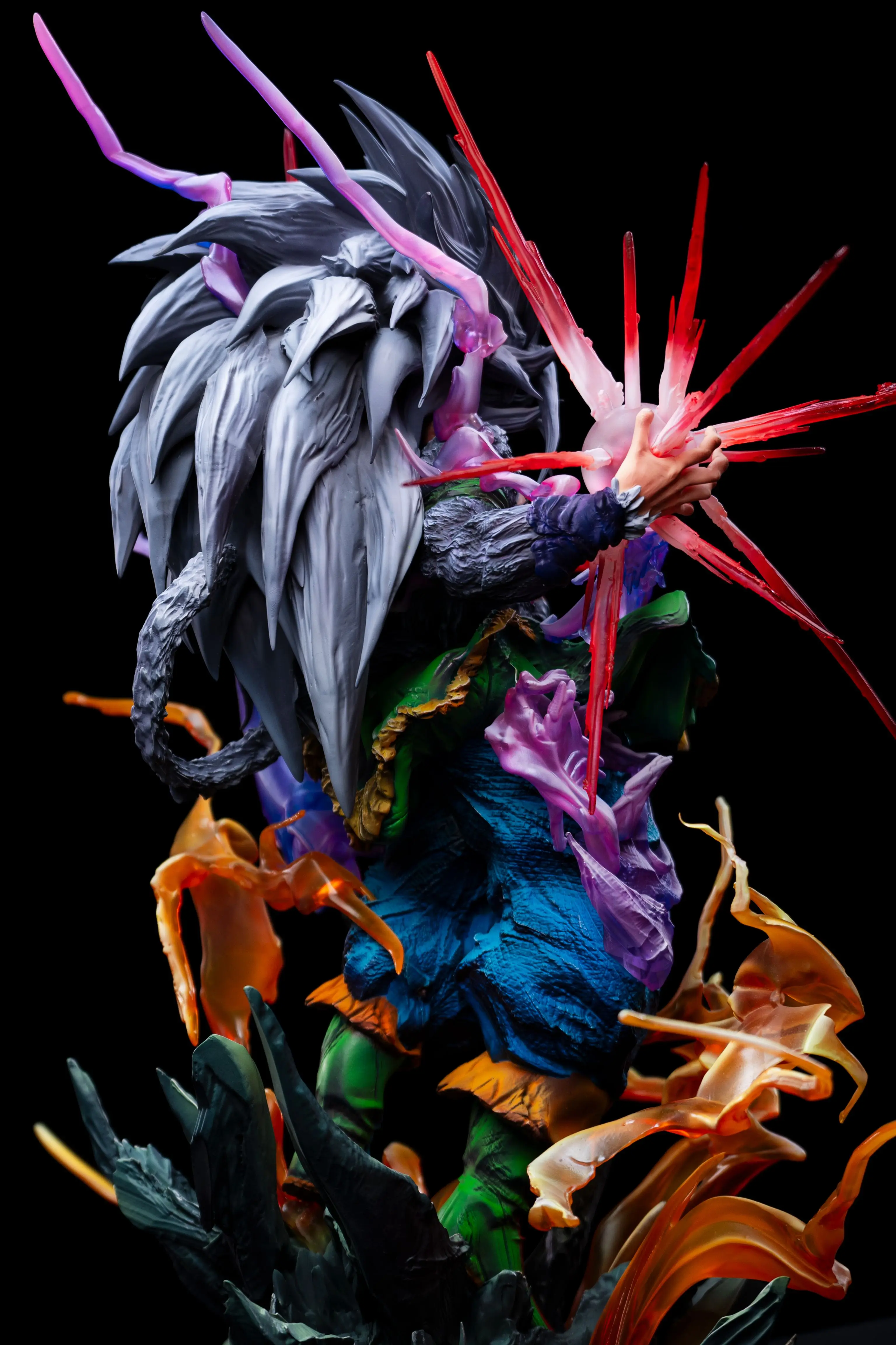 【Pre-sale】1/6 and 1/4 Scale SS4 and SS5 Goku with LED-Iron Curtain Studio