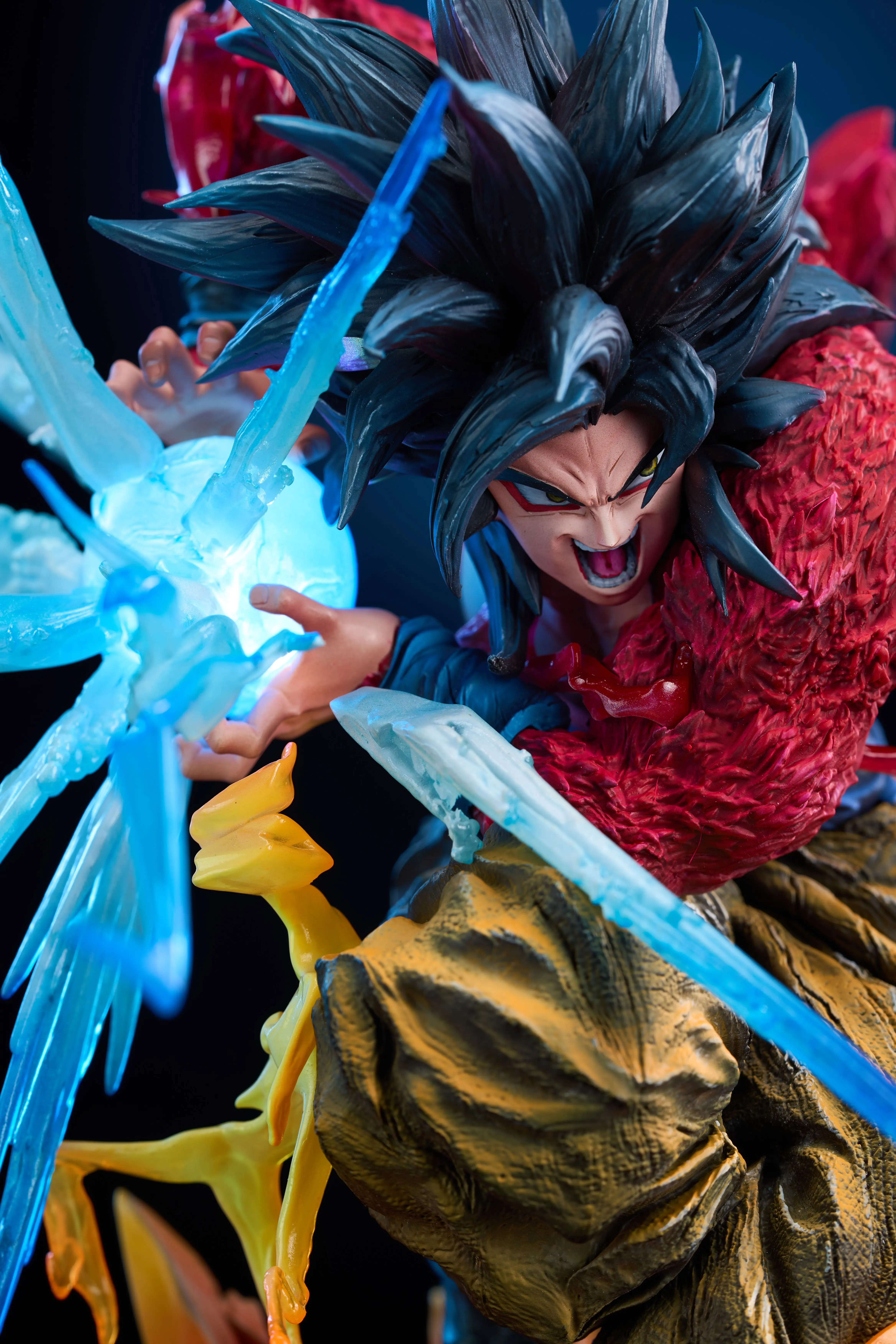 【Pre-sale】1/6 and 1/4 Scale SS4 and SS5 Goku with LED-Iron Curtain Studio
