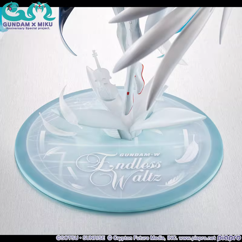 【Pre-sale】1/7 ScaleMiku-Vocaloid-MegaHouse X Lucrea Studio