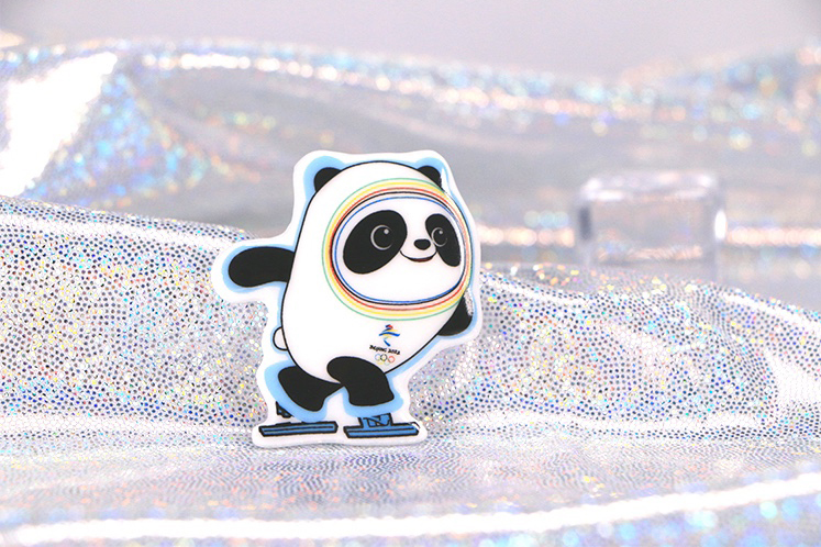 【Pre-sale】Bing Dwen Dwen-Official ceramics souvenir collective Brooch of 2022 Beijing Winter Olympics