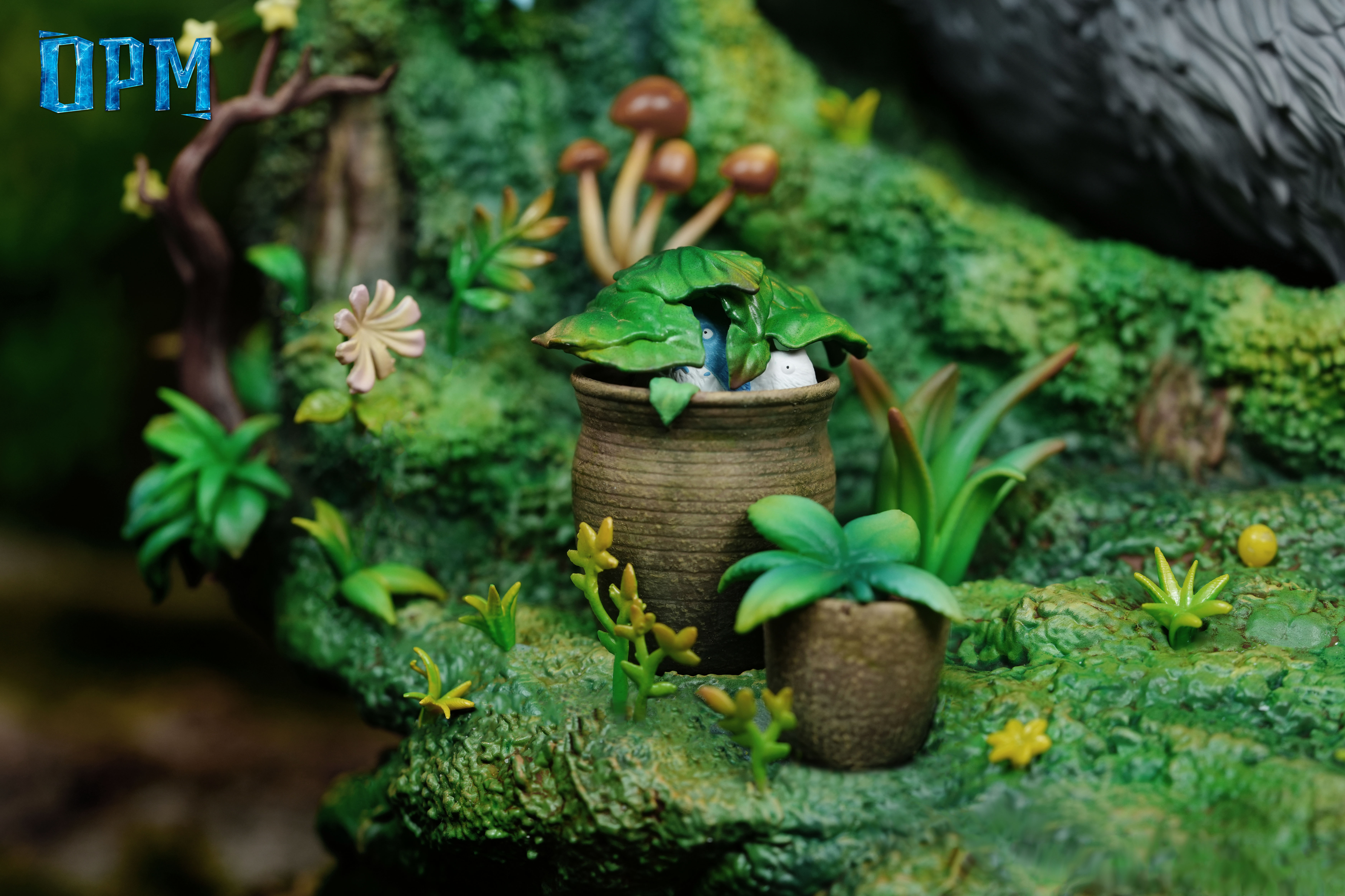 【Pre-sale】013 Totoro in the tree hole with LED-OPM Studio